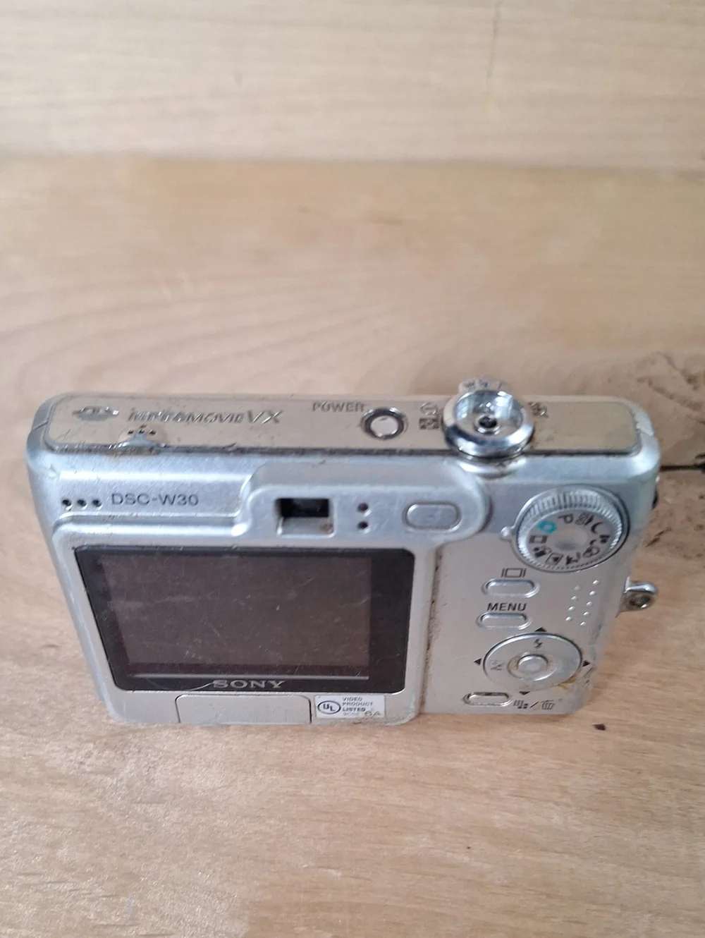 Sony Cyber-shot DSC-W30 digital camera 6.0-megapixel Sensor Selling For Parts